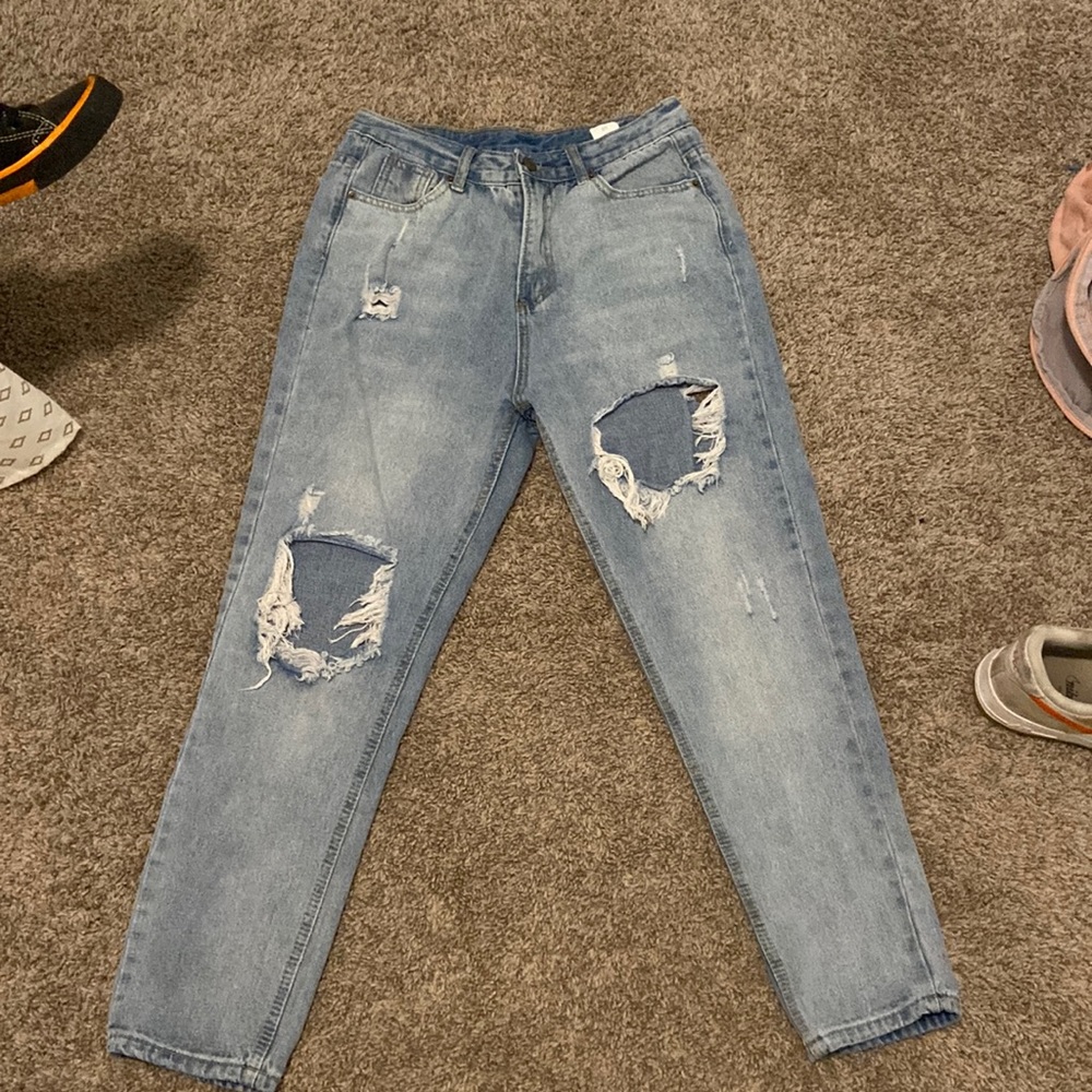 cute ripped mom jeans size small